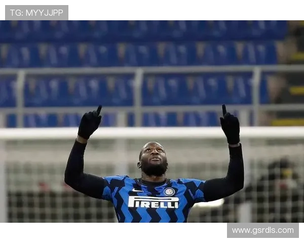 卢卡库前锋表现稳健，转会市场价值持续提升，备受关注