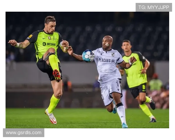 足球抢眼新星近期表现稳健，持续提升备受期待