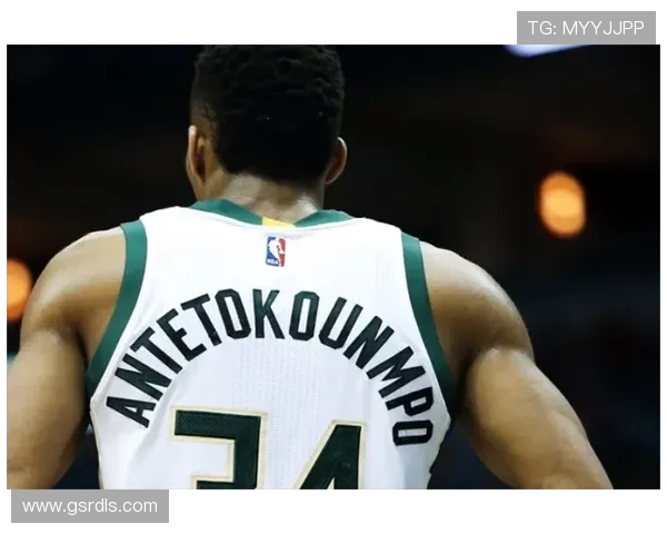 字母哥家车库比我家还小，但他一顿早餐够我交半年房租