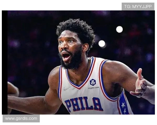 恩比德有人喊他“乔尔大帝”，但街头随便一晃居然像邻家大叔…差太多了吧！